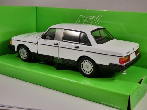 VOLVO 240 GL in White 1/24 scale diecast model WELLY